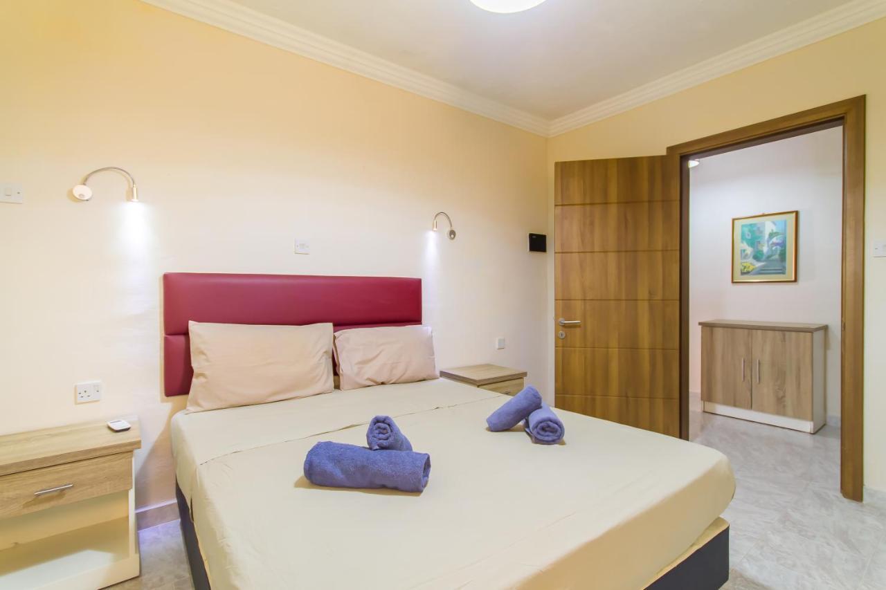 Pool & Sea Merill Apartments Меллиеха Экстерьер фото