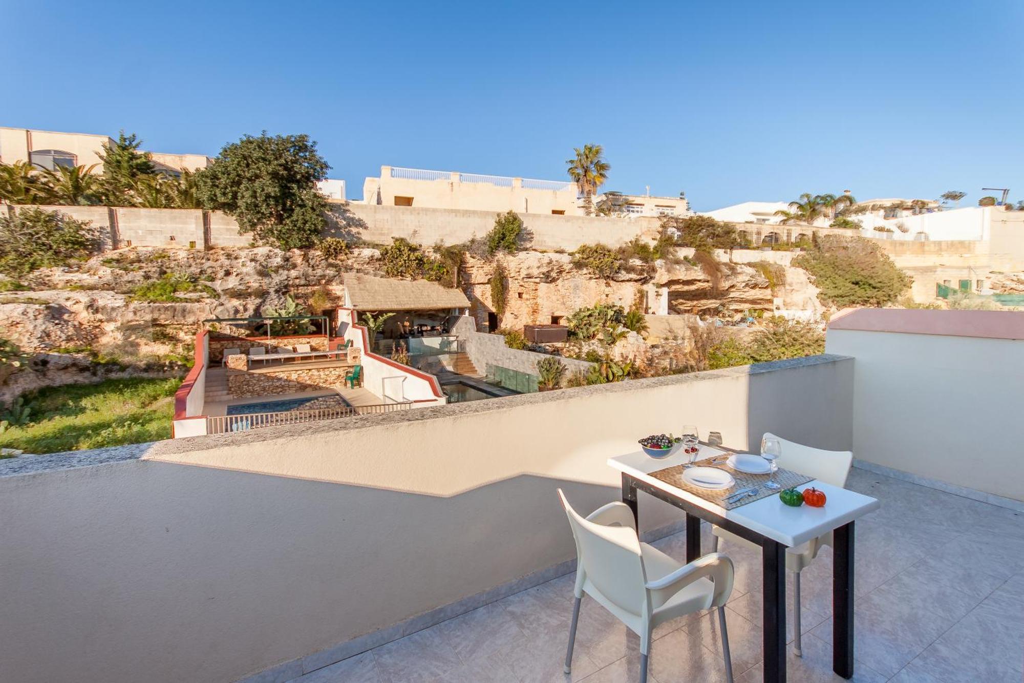 Pool & Sea Merill Apartments Меллиеха Номер фото