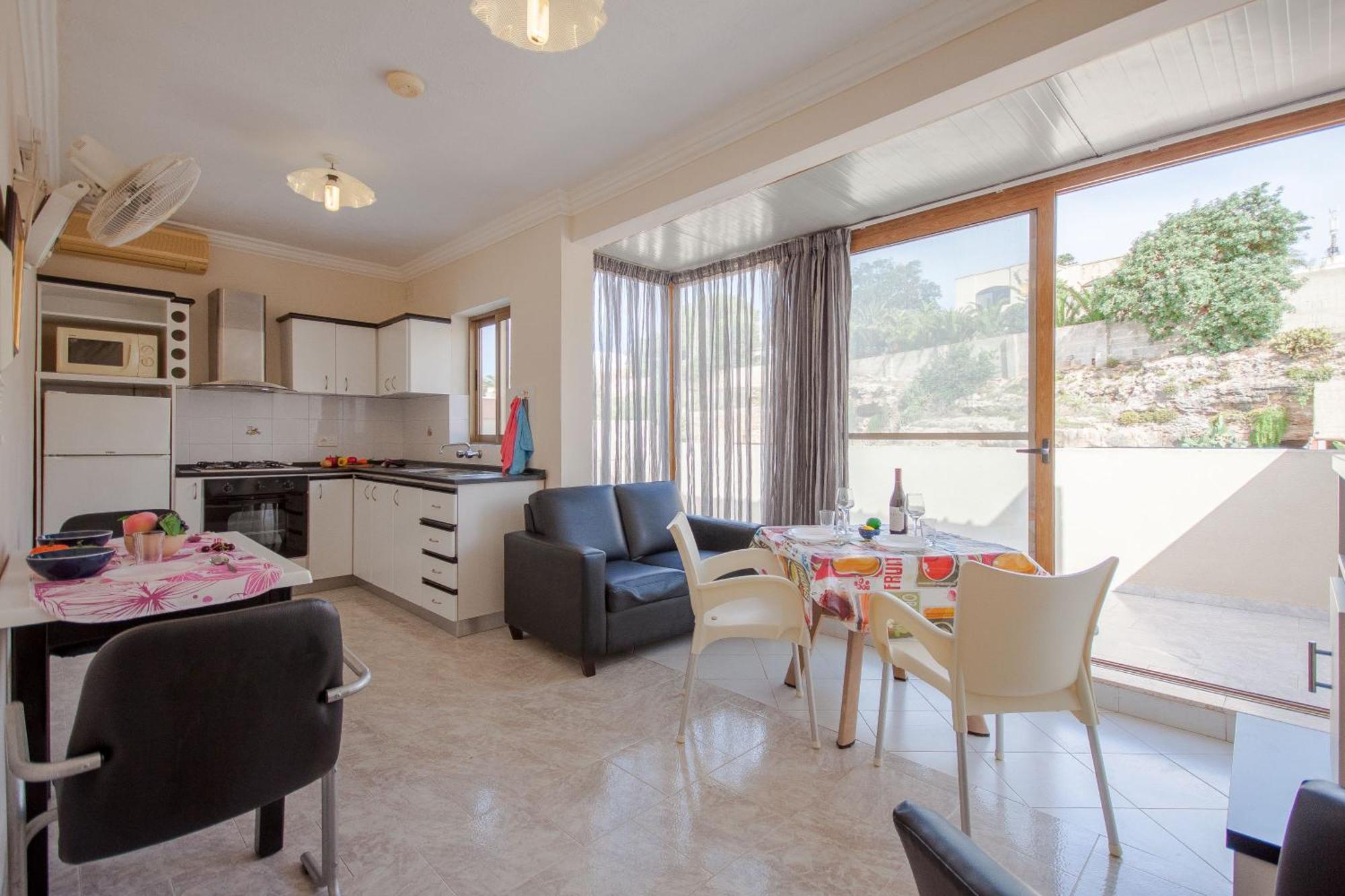 Pool & Sea Merill Apartments Меллиеха Номер фото