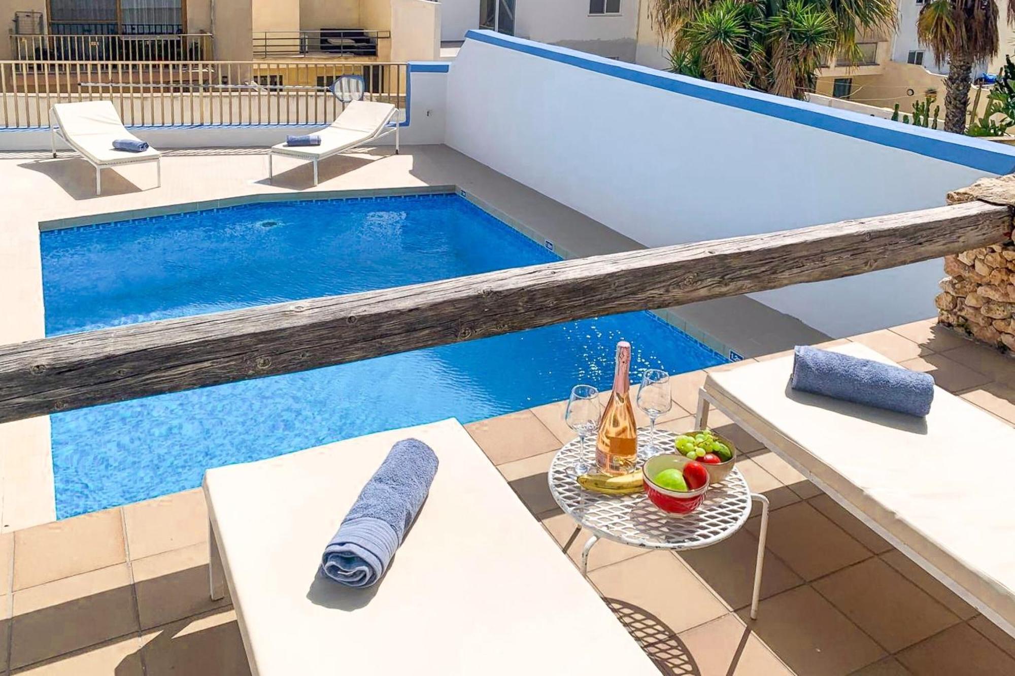 Pool & Sea Merill Apartments Меллиеха Экстерьер фото