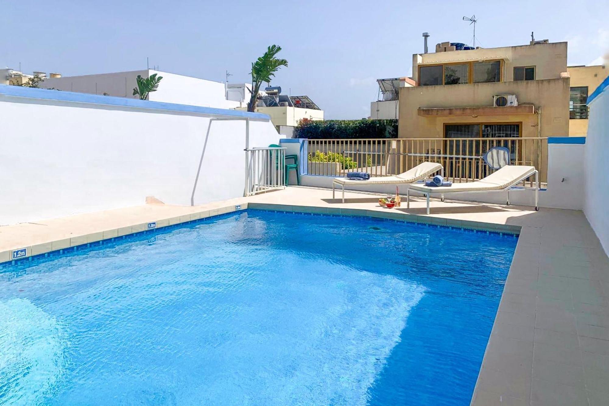 Pool & Sea Merill Apartments Меллиеха Экстерьер фото