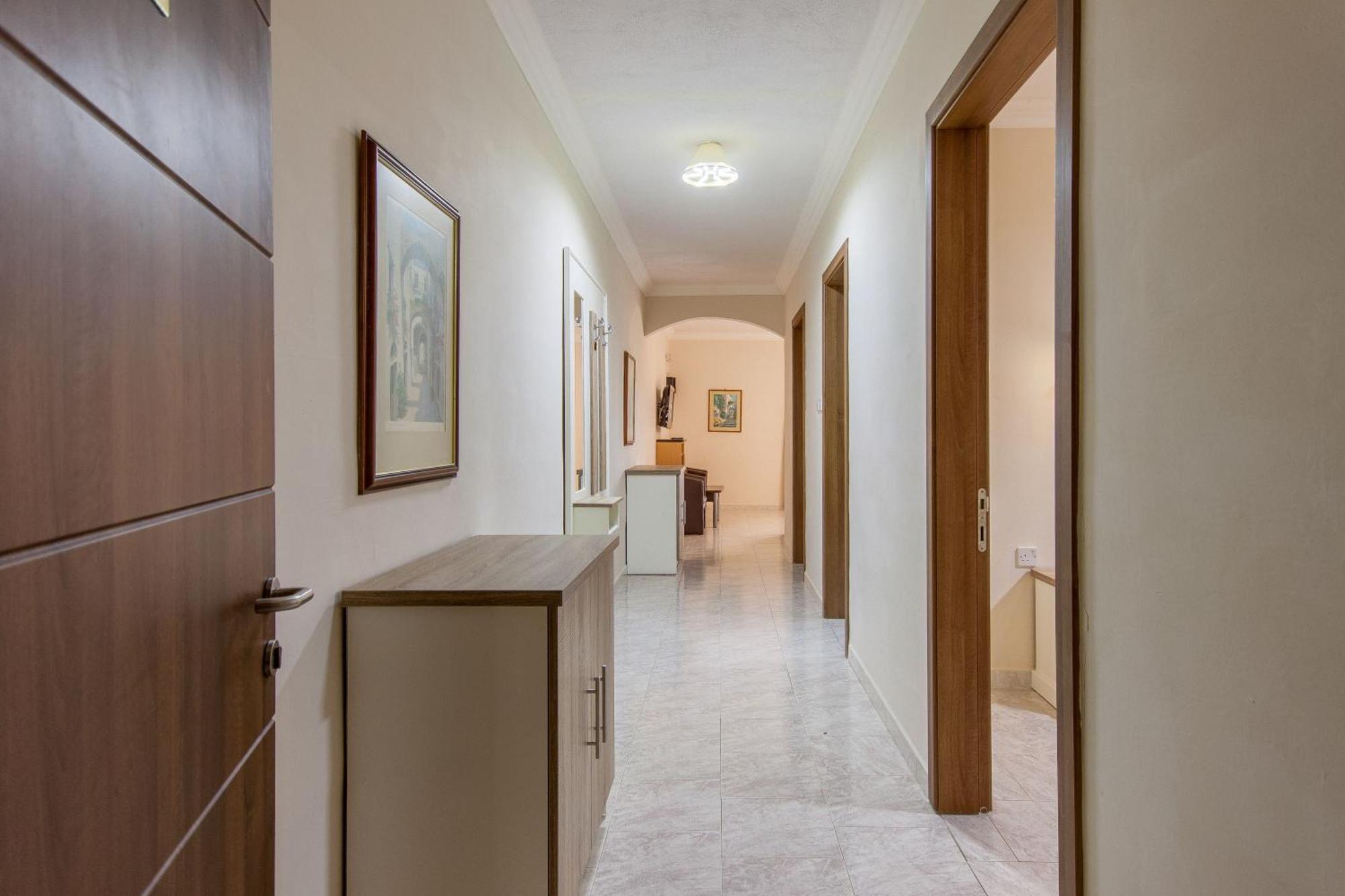 Pool & Sea Merill Apartments Меллиеха Номер фото