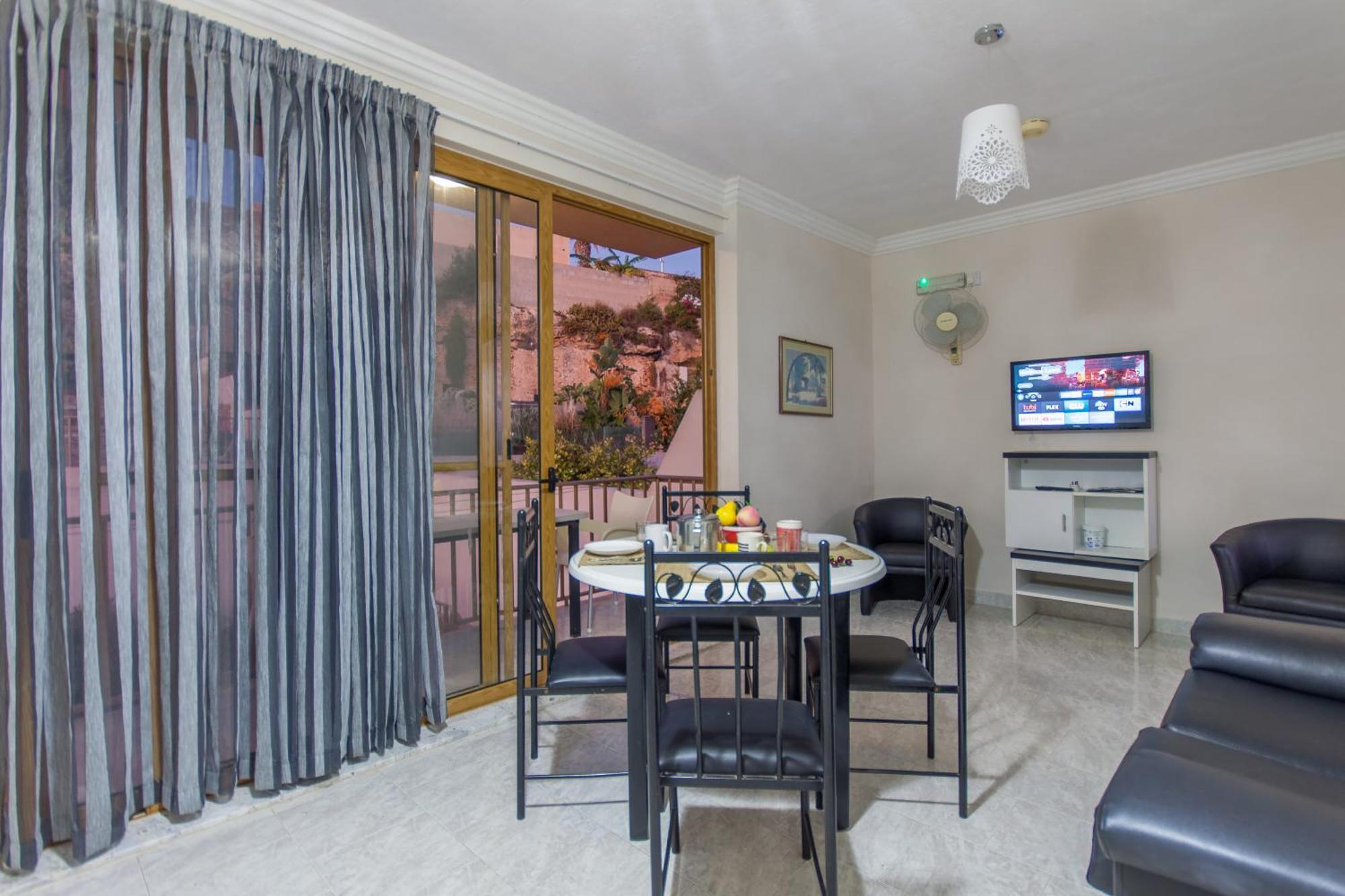 Pool & Sea Merill Apartments Меллиеха Номер фото