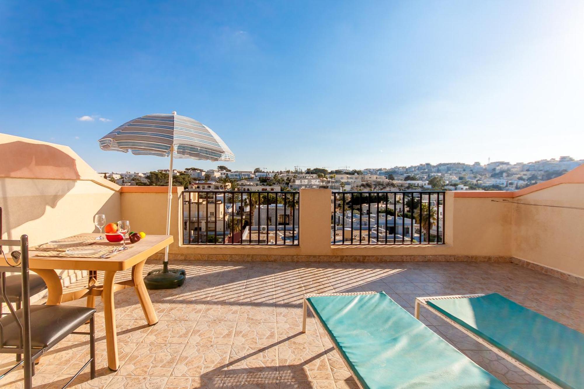 Pool & Sea Merill Apartments Меллиеха Номер фото