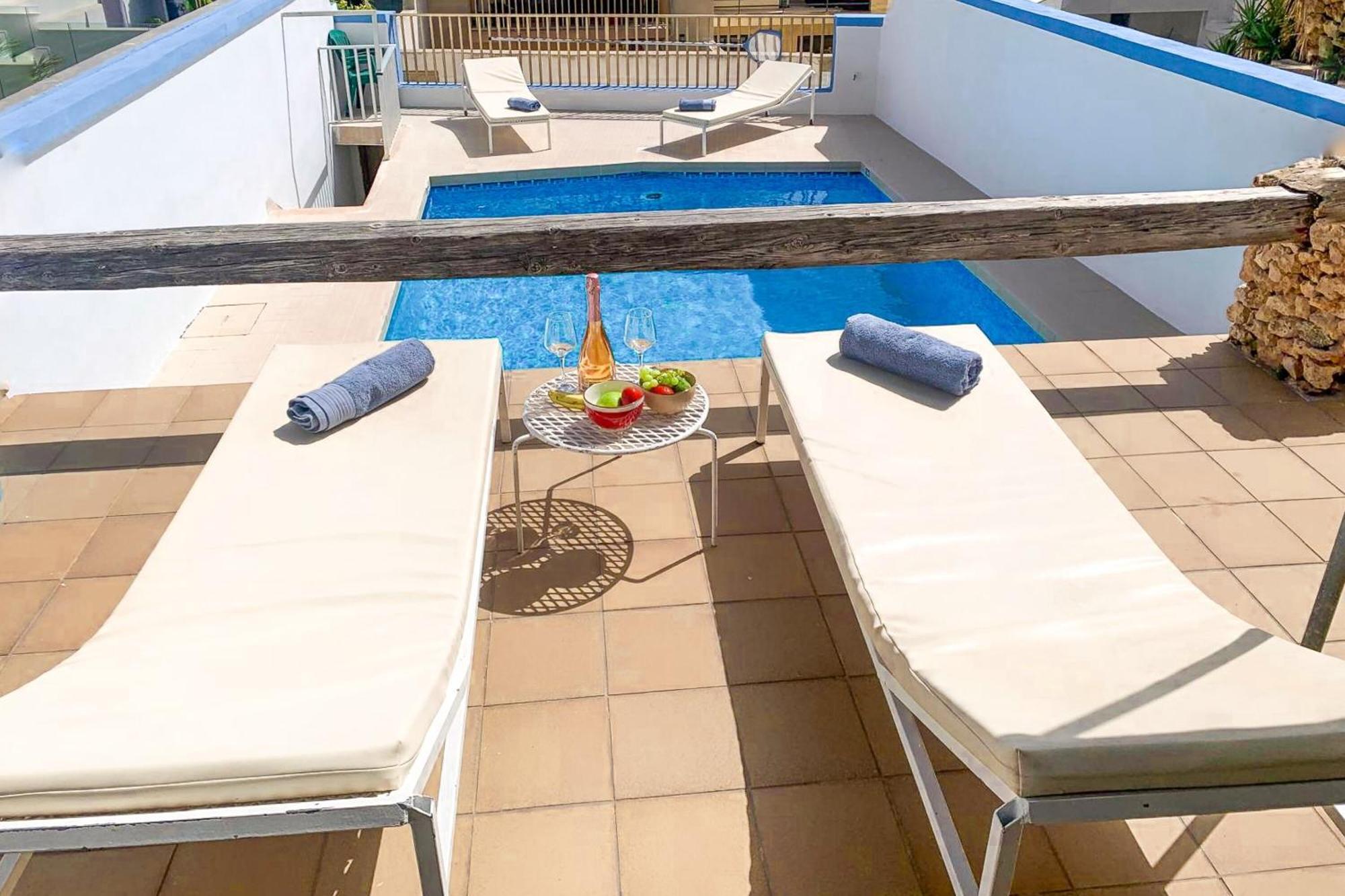 Pool & Sea Merill Apartments Меллиеха Экстерьер фото